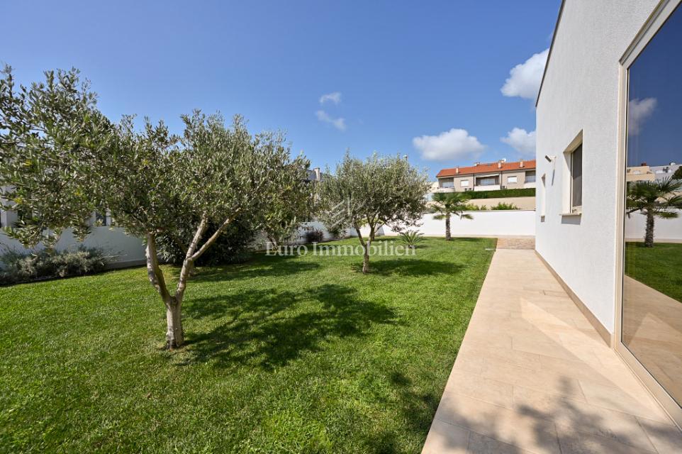 Istria, Cittanova – Casa arredata con splendido giardino curato