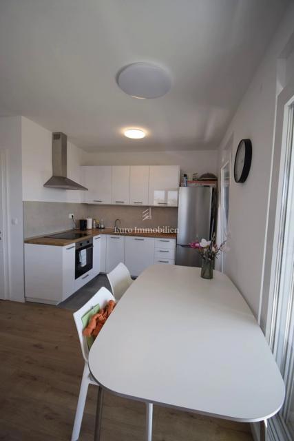 Brodarica – Appartamento al 2° piano con vista mare