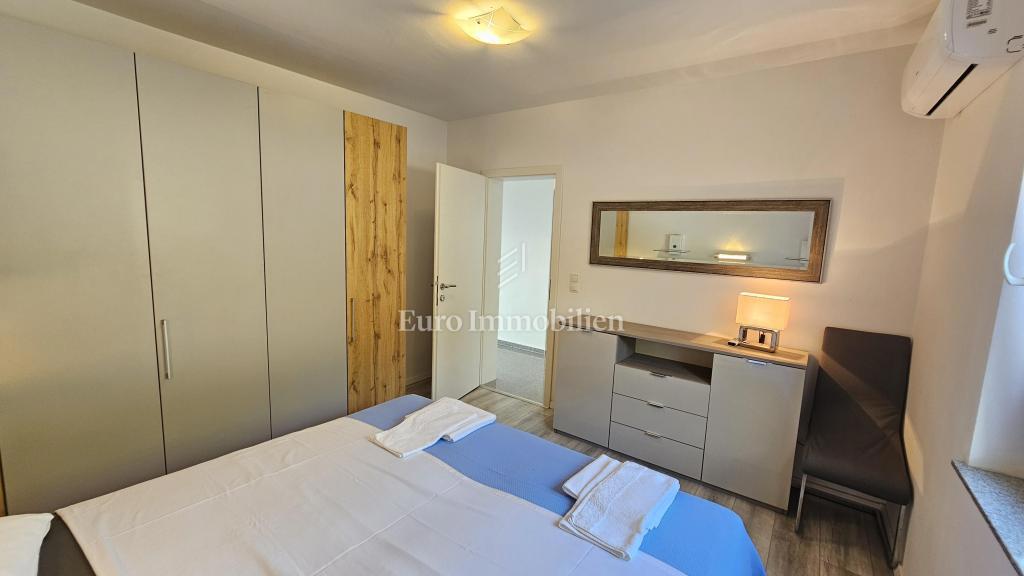 Crikvenica, Casa moderna con piscina, garage e due appartamenti