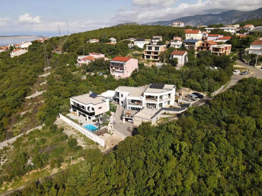 Crikvenica, Casa moderna con piscina, garage e due appartamenti