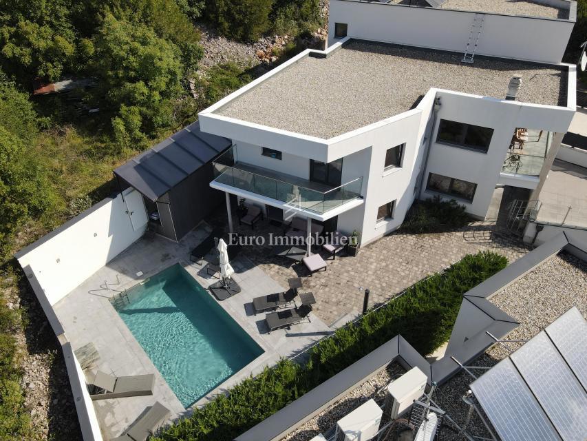 Crikvenica, Casa moderna con piscina, garage e due appartamenti
