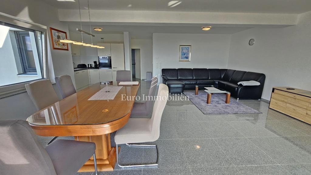 Crikvenica, Casa moderna con piscina, garage e due appartamenti