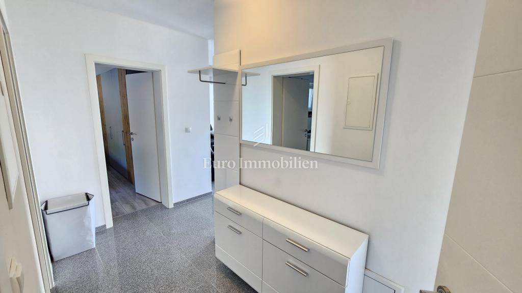 Crikvenica, Casa moderna con piscina, garage e due appartamenti