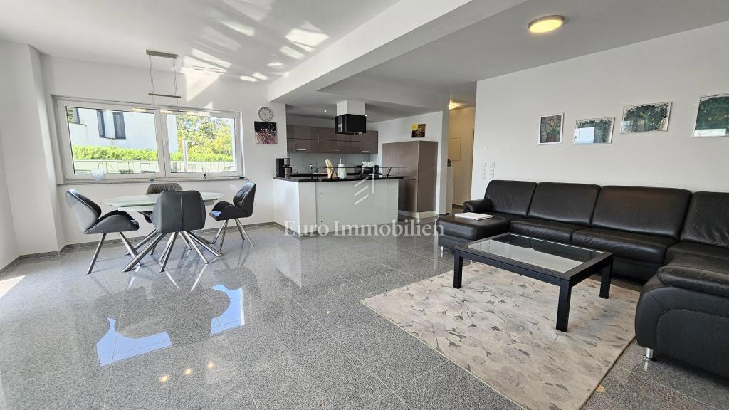 Crikvenica, Casa moderna con piscina, garage e due appartamenti