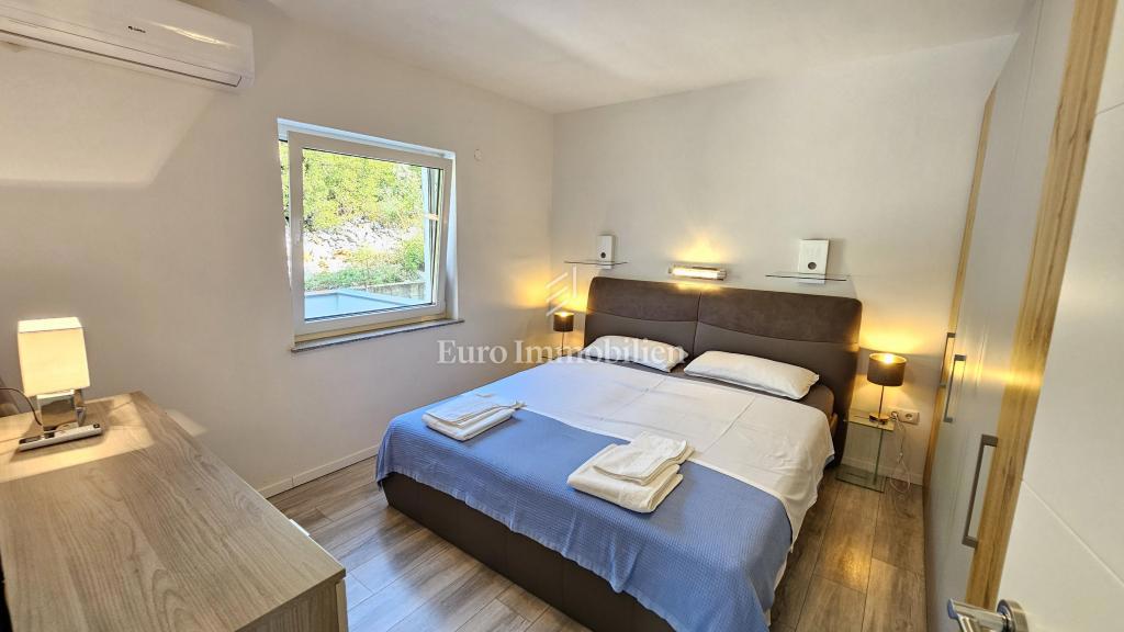 Crikvenica, Casa moderna con piscina, garage e due appartamenti