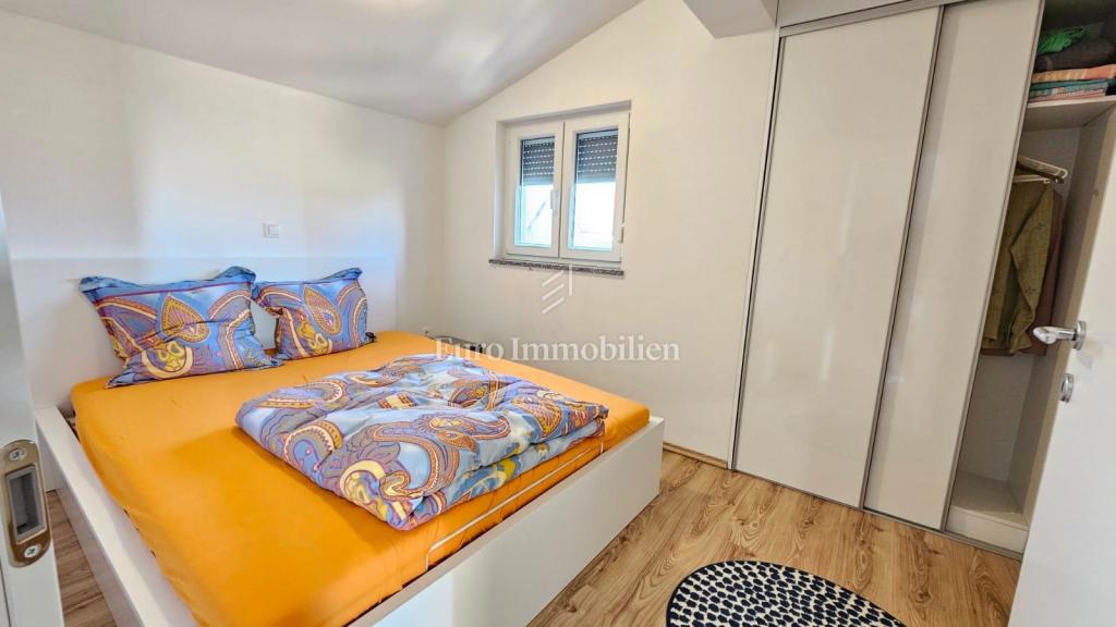 Appartamento trilocale con vista mare, a 200 m dalla spiaggia – Jadranovo