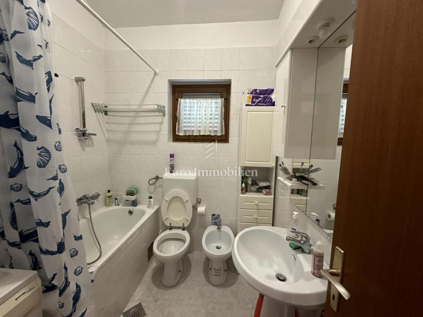 Crikvenica, Appartamento vicino al mare e al centro con vista mare