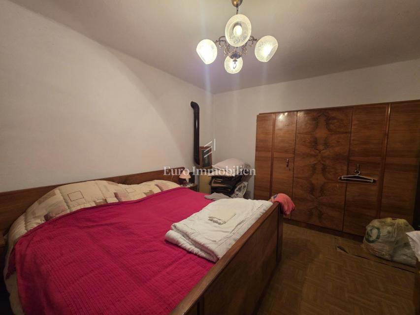 Entroterra di Novi Vinodolski, Due case con ampio giardino