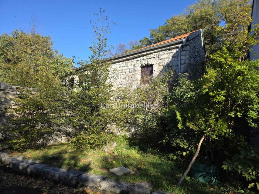 Entroterra di Novi Vinodolski, Due case con ampio giardino