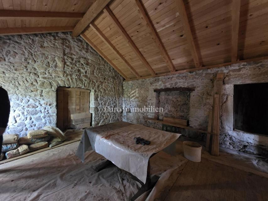 Entroterra di Novi Vinodolski, Due case con ampio giardino