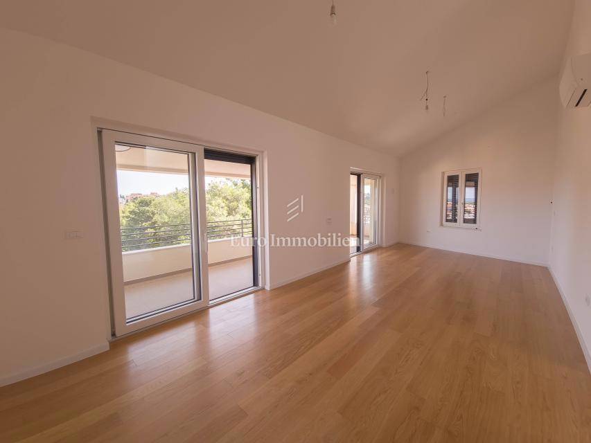 Ampio trilocale con vista mare, Mali Lošinj