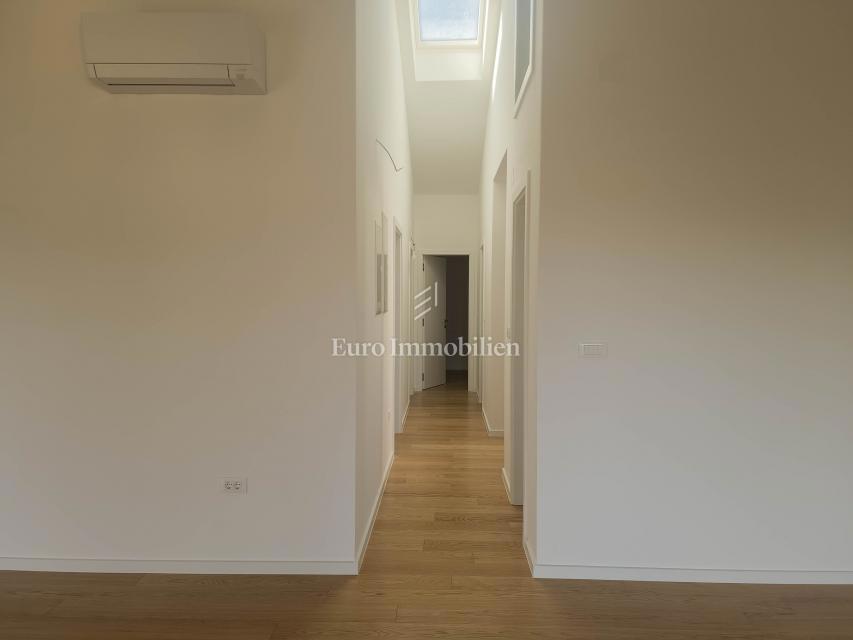 Ampio trilocale con vista mare, Mali Lošinj