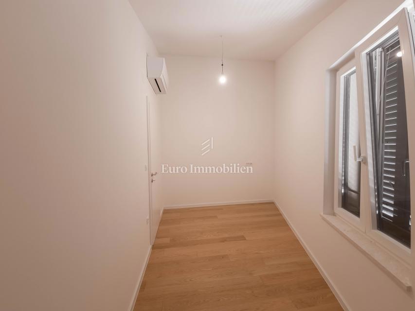 Ampio trilocale con vista mare, Mali Lošinj