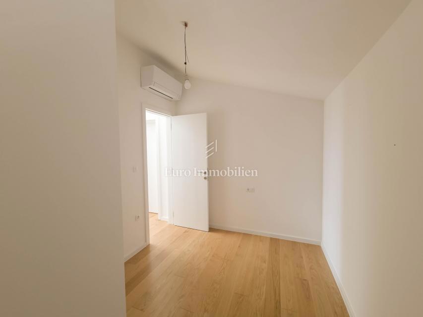 Ampio trilocale con vista mare, Mali Lošinj