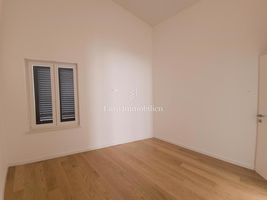 Ampio trilocale con vista mare, Mali Lošinj