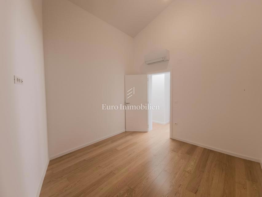 Ampio trilocale con vista mare, Mali Lošinj