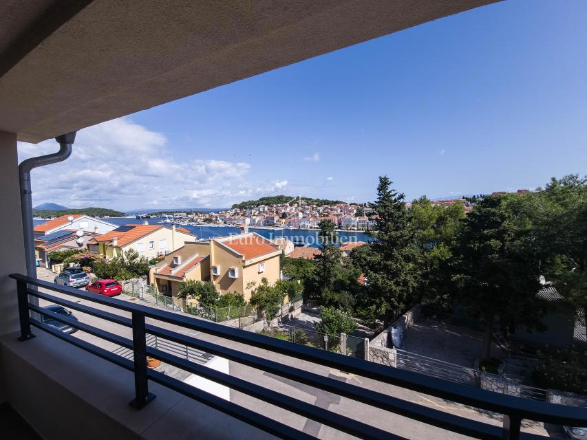 Ampio trilocale con vista mare, Mali Lošinj