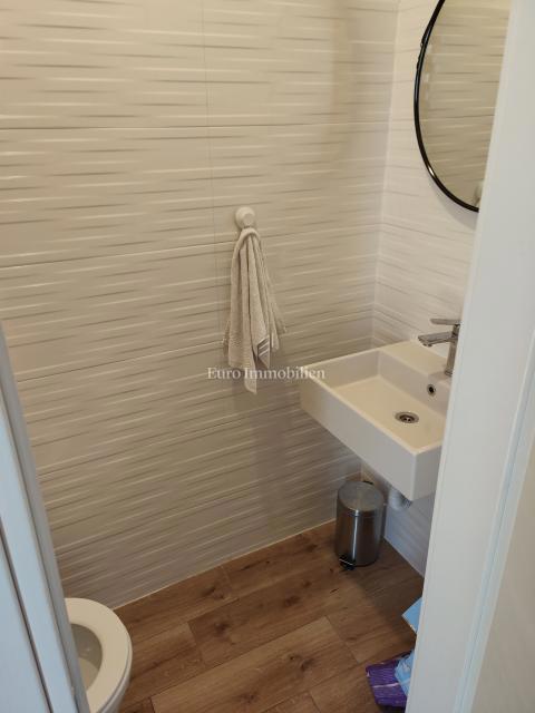 Ampio appartamento bilocale con vista mare