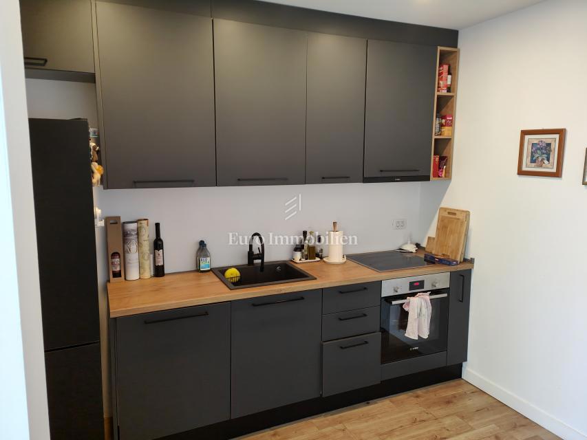 Ampio appartamento bilocale con vista mare