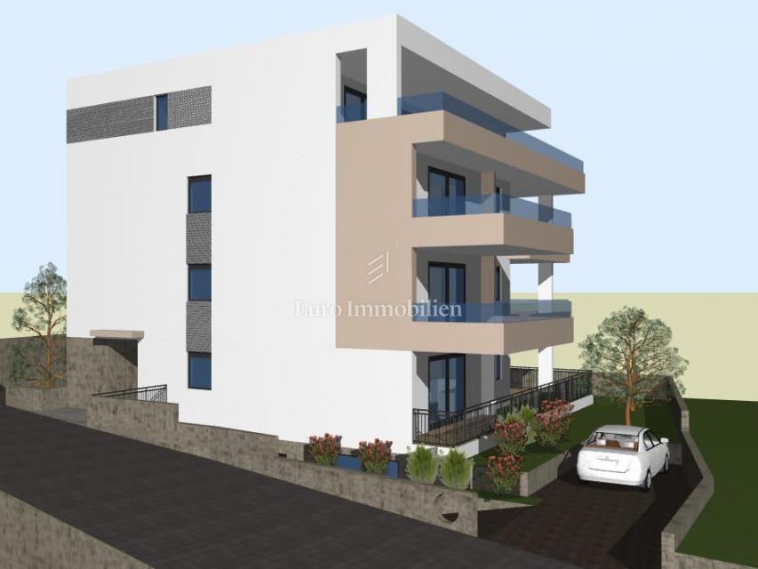 Ampio appartamento al terzo piano di una villa urbana