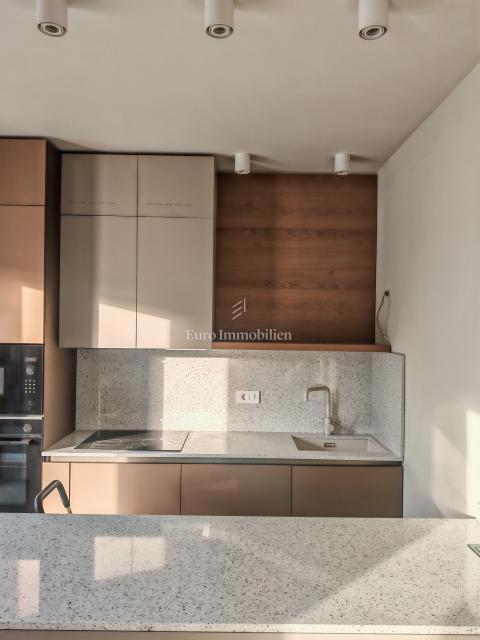 Casa con piscina in posizione tranquilla, vicino a Cittanova