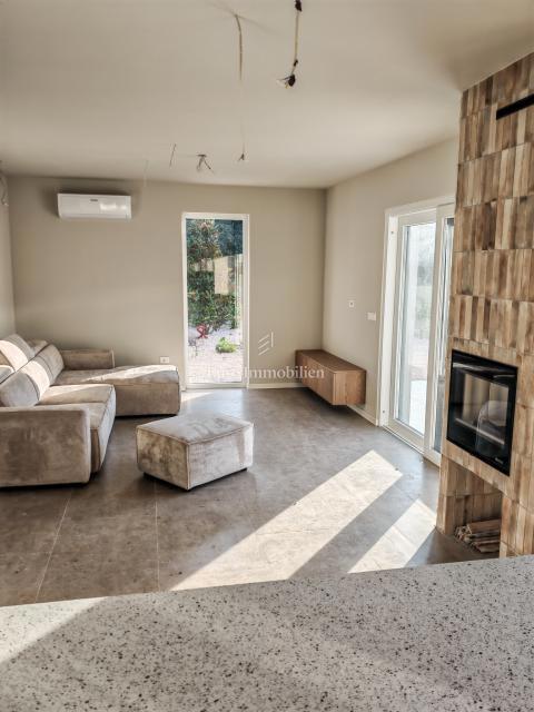 Casa con piscina in posizione tranquilla, vicino a Cittanova