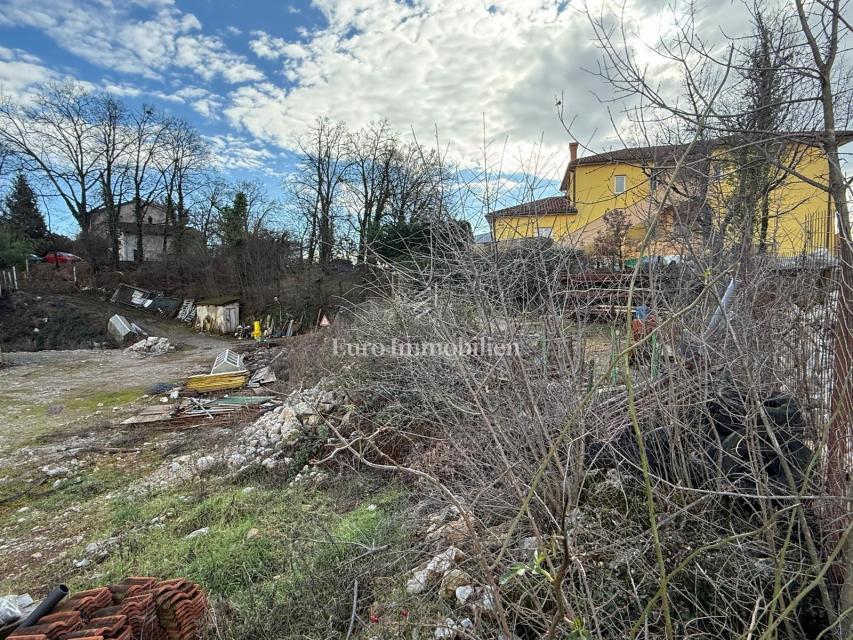 Viškovo – Terreno 1.408 m² con permesso