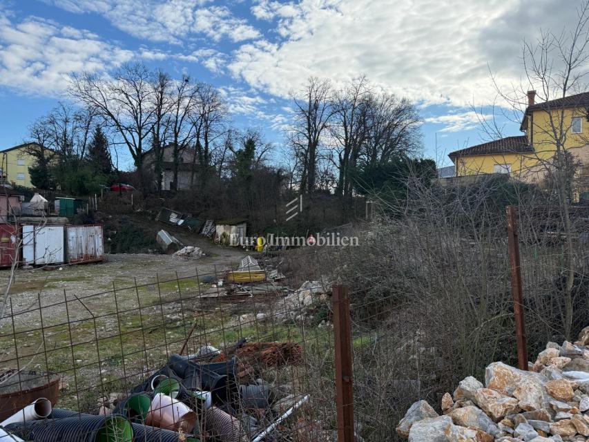 Viškovo – Terreno 1.408 m² con permesso