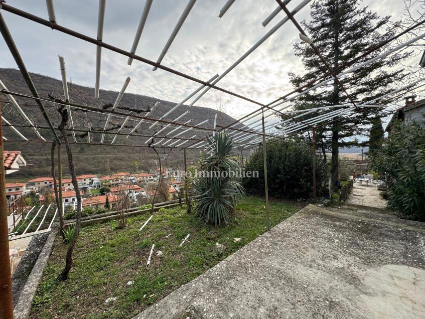 Labin - Casa in pietra a un piano con giardino