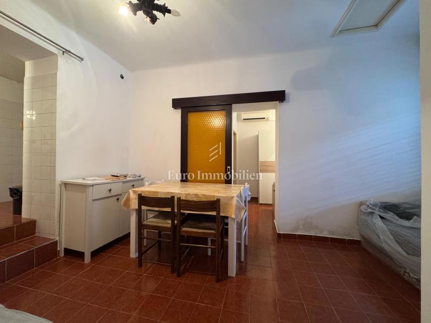 Labin - Casa in pietra a un piano con giardino