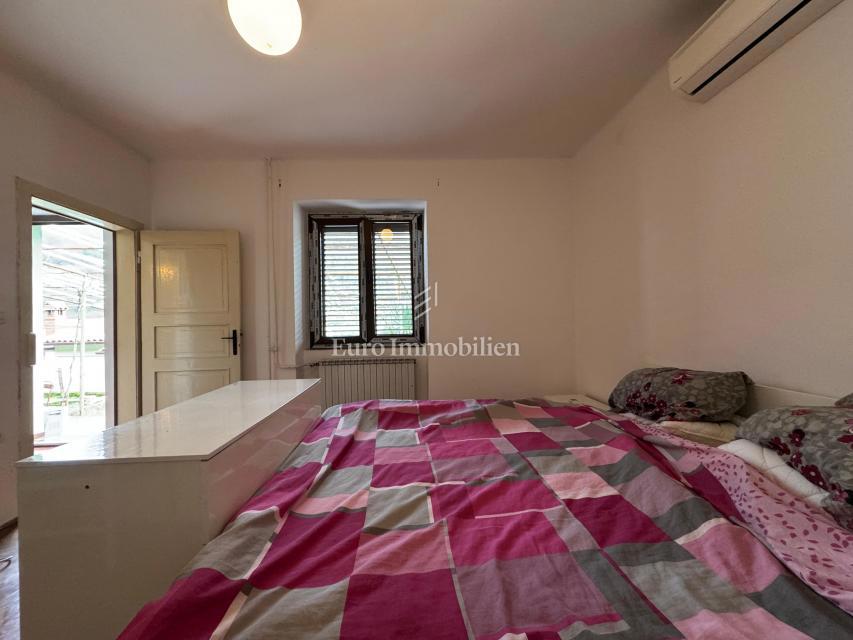 Labin - Casa in pietra a un piano con giardino