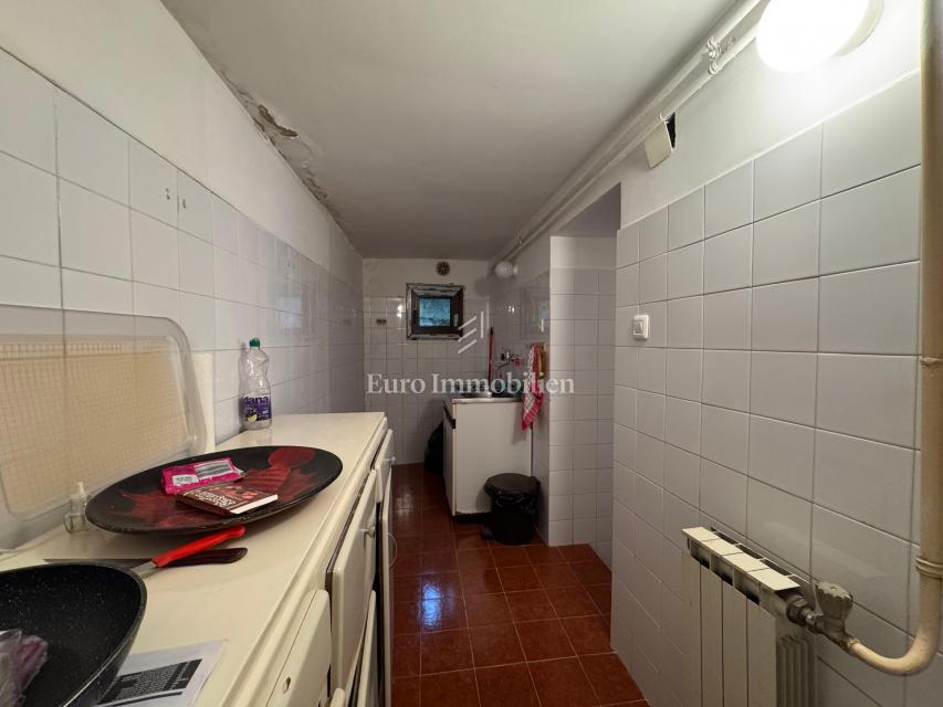 Labin - Casa in pietra a un piano con giardino