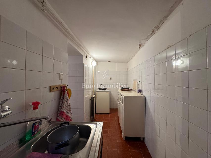 Labin - Casa in pietra a un piano con giardino