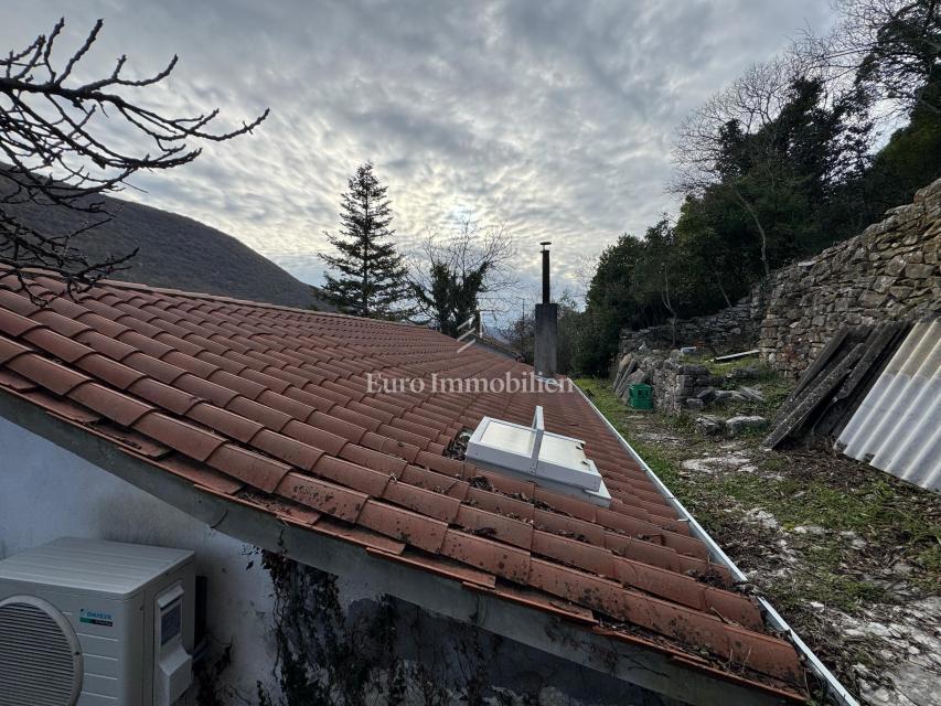 Labin - Casa in pietra a un piano con giardino