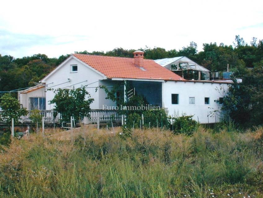 Haus mit großem Grundstück in ruhiger Umgebung, Krk