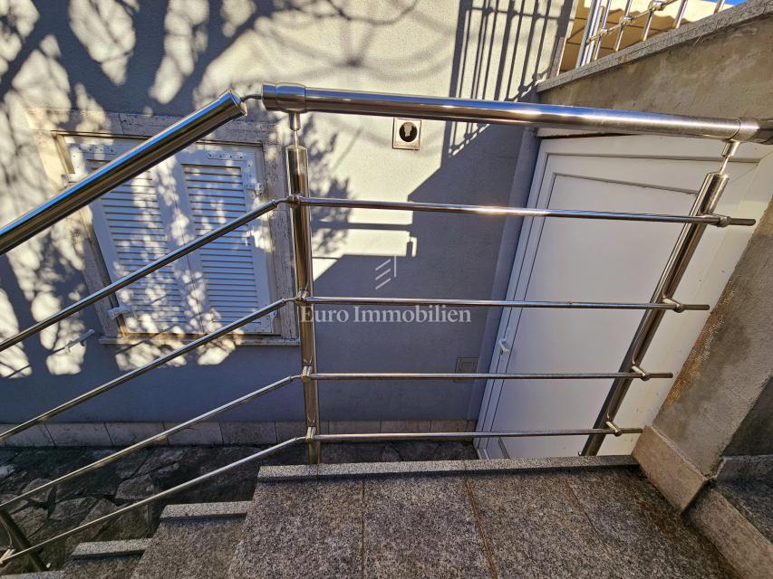 Appartamento con giardino, vicino al centro e al mare - Malinska