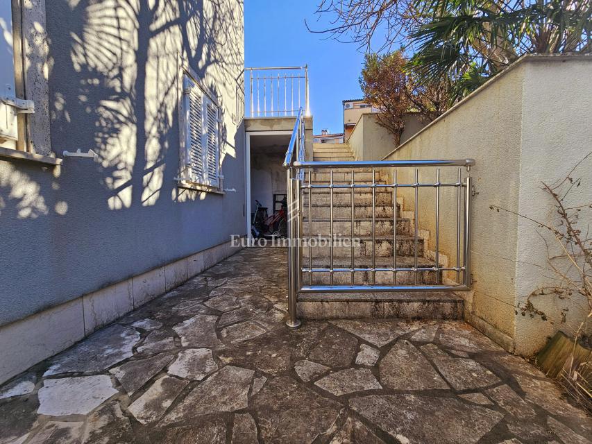 Appartamento con giardino, vicino al centro e al mare - Malinska