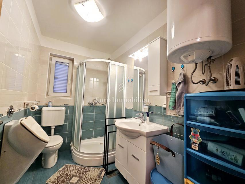 Appartamento con giardino, vicino al centro e al mare - Malinska