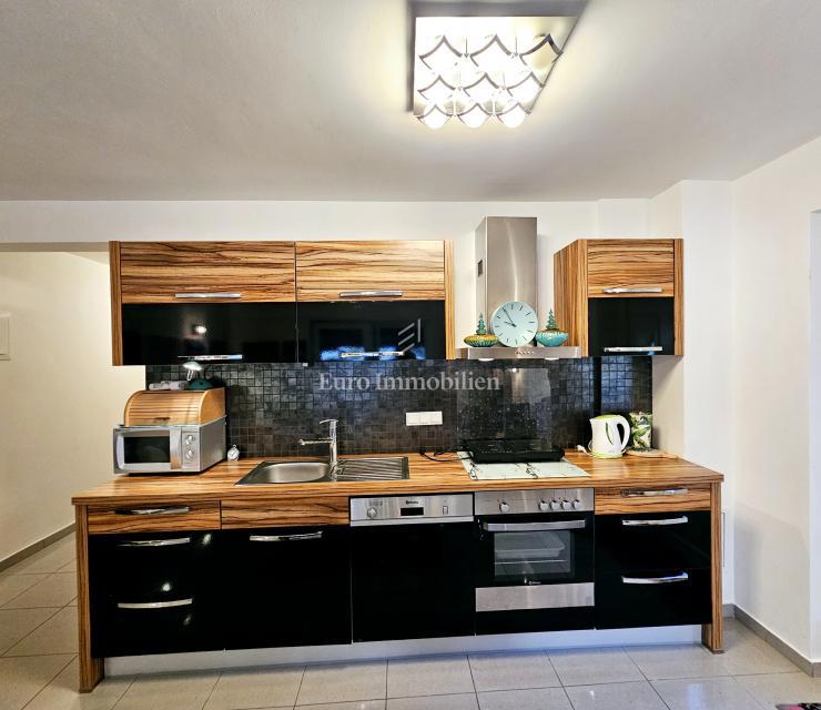 Appartamento con giardino, vicino al centro e al mare - Malinska