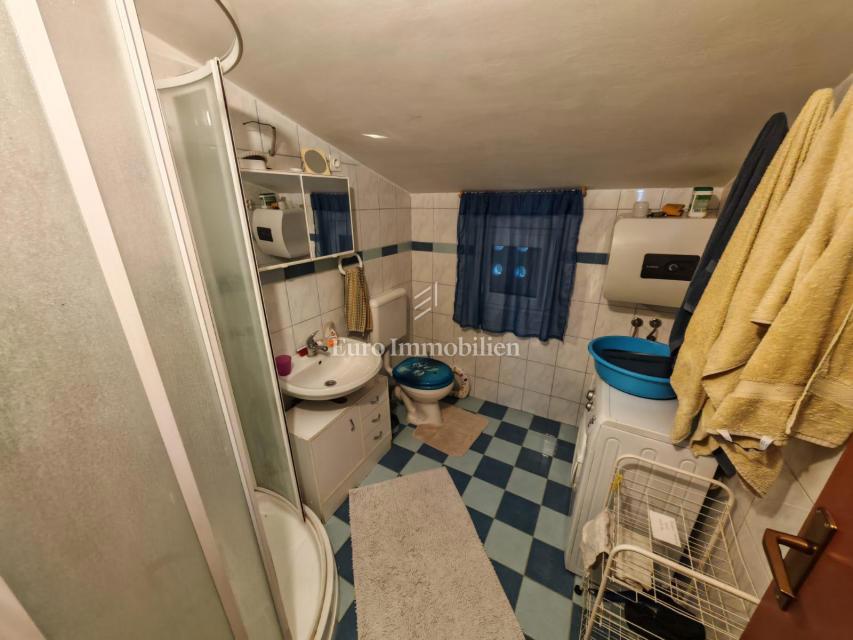 Klenovica – Casa con 6 appartamenti, a 100 m dal mare