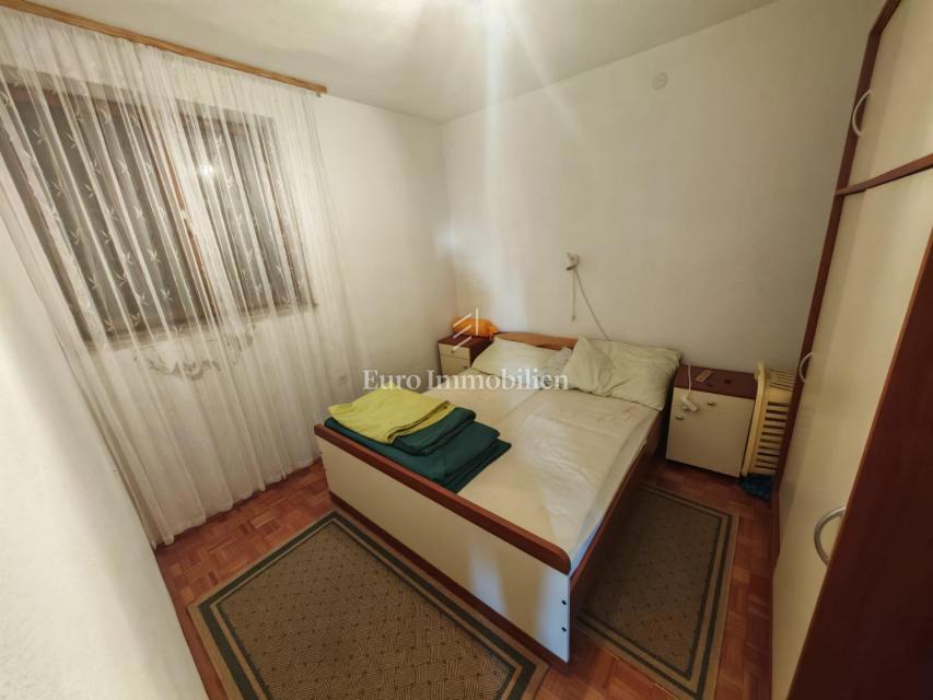 Klenovica – Casa con 6 appartamenti, a 100 m dal mare