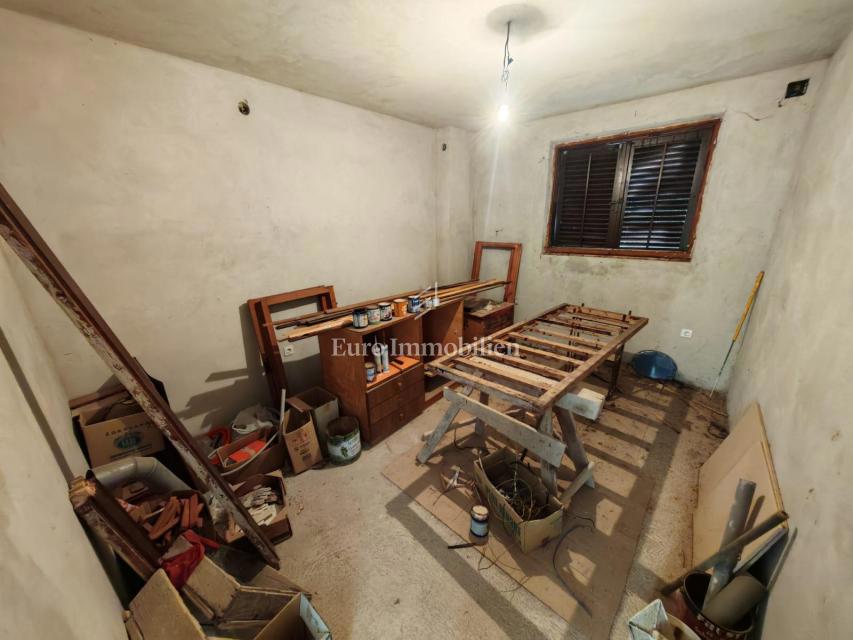 Klenovica – Casa con 6 appartamenti, a 100 m dal mare