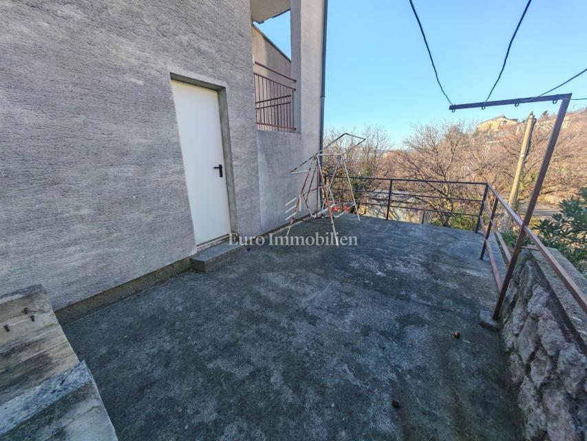 Klenovica – Casa con 6 appartamenti, a 100 m dal mare