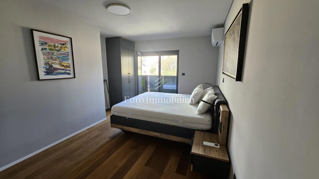 Appartamento splendidamente ristrutturato con 3 camere da letto e soggiorno completamente arredato