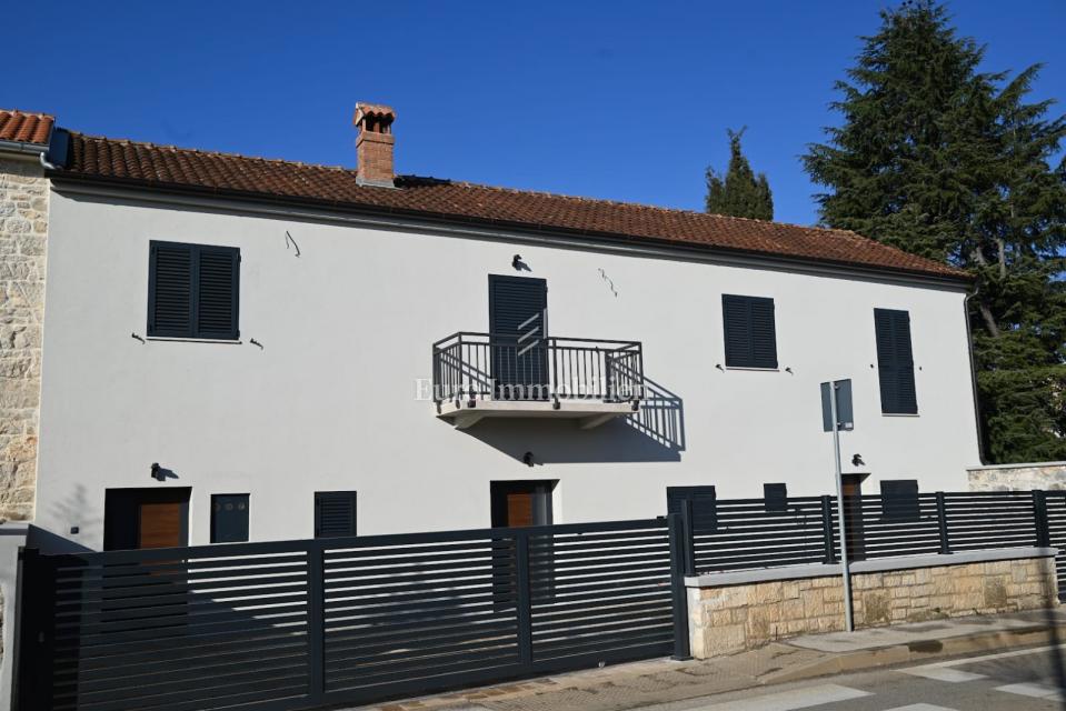 Casa con tre appartamenti vicino alla spiaggia, Fontane