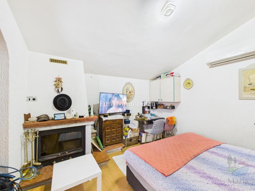 Medulin - casa con 4 appartamenti, piscina, 350m mare