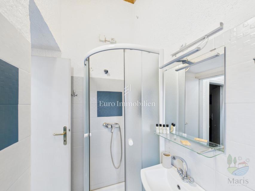 Medulin - casa con 4 appartamenti, piscina, 350m mare