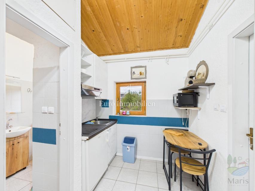 Medulin - casa con 4 appartamenti, piscina, 350m mare