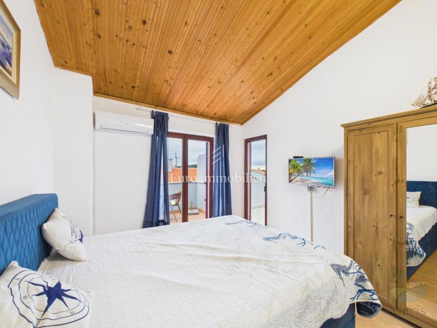 Medulin - casa con 4 appartamenti, piscina, 350m mare