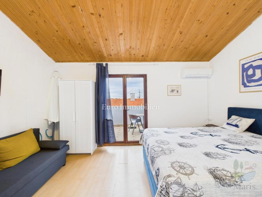 Medulin - casa con 4 appartamenti, piscina, 350m mare